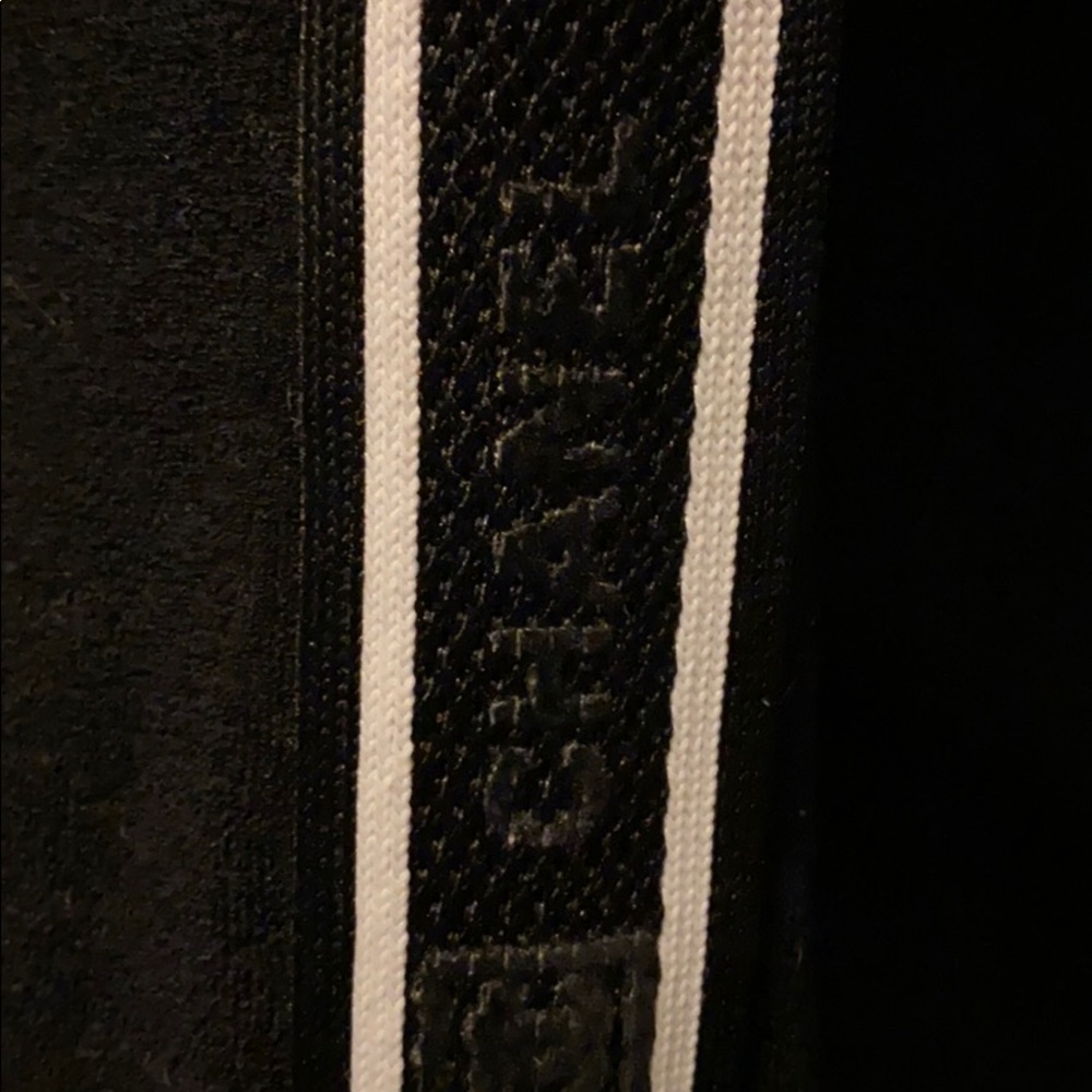 Can Chanel lovers tell me if this is authentic? - Picture 7 of 7